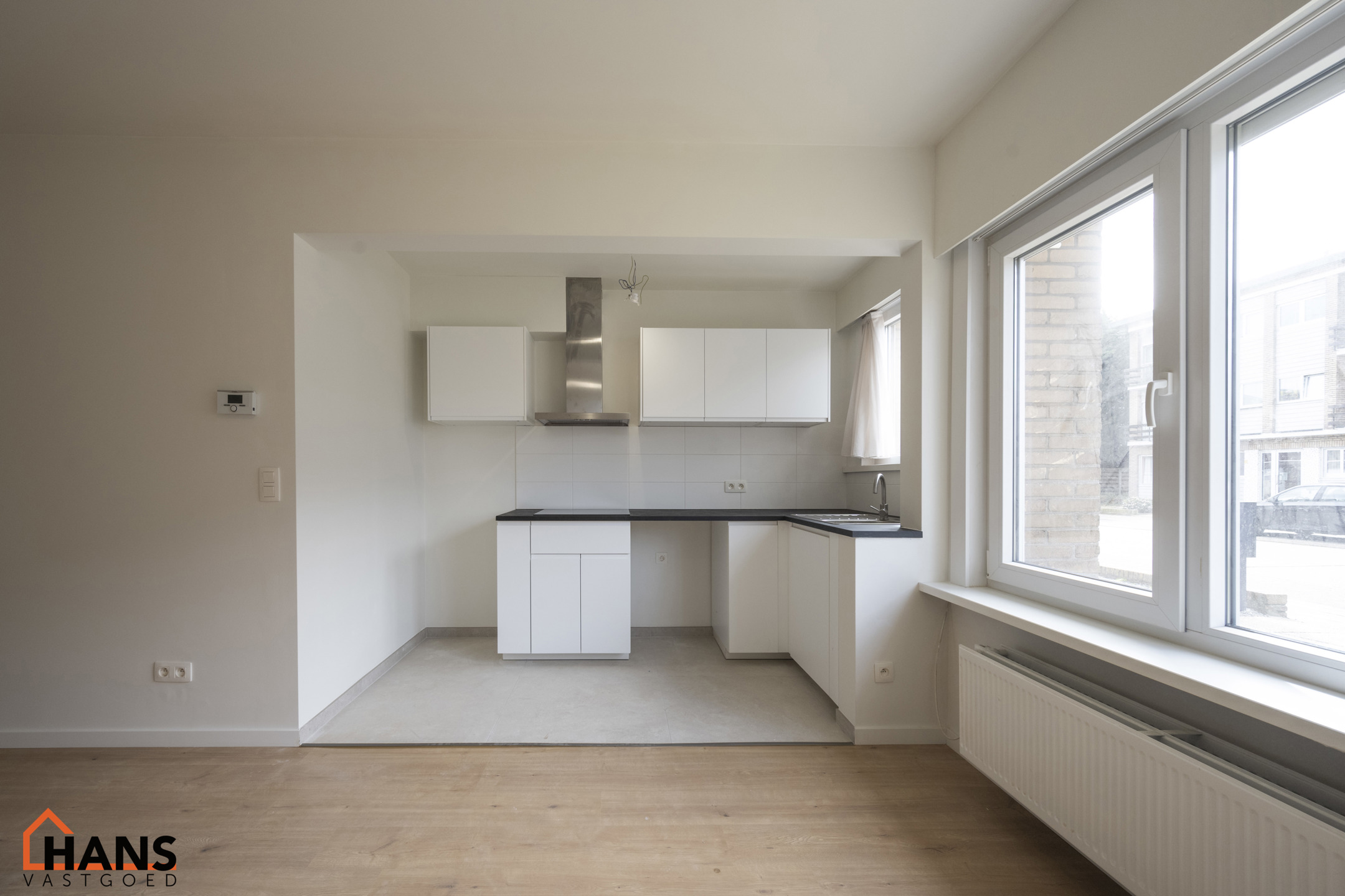 Gerenoveerd gelijkvloersappartement met garagebox. - foto 3