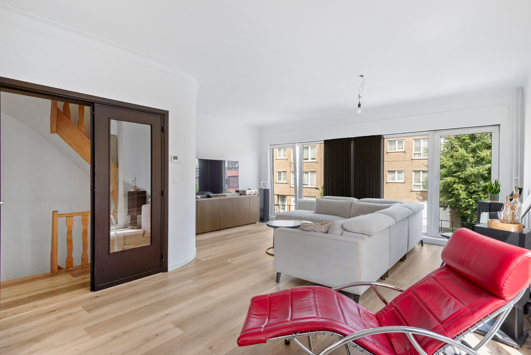 Half open bel-etage met ruime tuin, oprit en garage! - foto 2