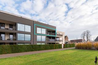 Mooi, instapklaar 2 slpk. appartement in "De zagerij" te Minderhout.INDELING:- Inkomhal- Lichte leefruimte- Volledig geïnstalleerde keuken- Berging-...