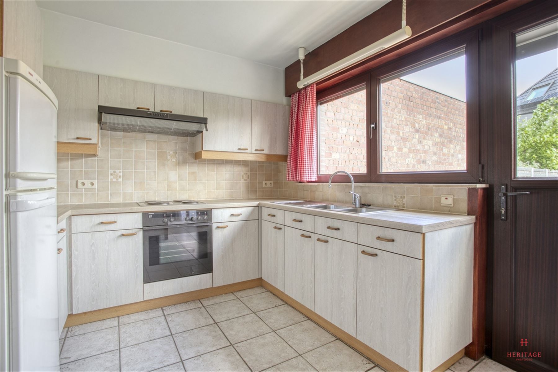 Ruime en rustig gelegen woning met inpandige garage - foto 4