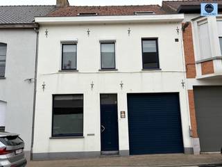 INSTAPKLARE WONING MET 6 KAMERS IN HET CENTRUM VAN MEERBEKE MET ATELIER VAN +- 40 M²Richtprijs : 375.000 euro   Perfect instapklare woning met 6...