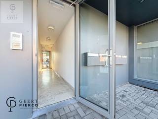 Voor meer info en foto’s, surf naar www.pierco.be Dit instapklare appartement op de eerste verdieping vlak aan het centrum van Paal is een...
