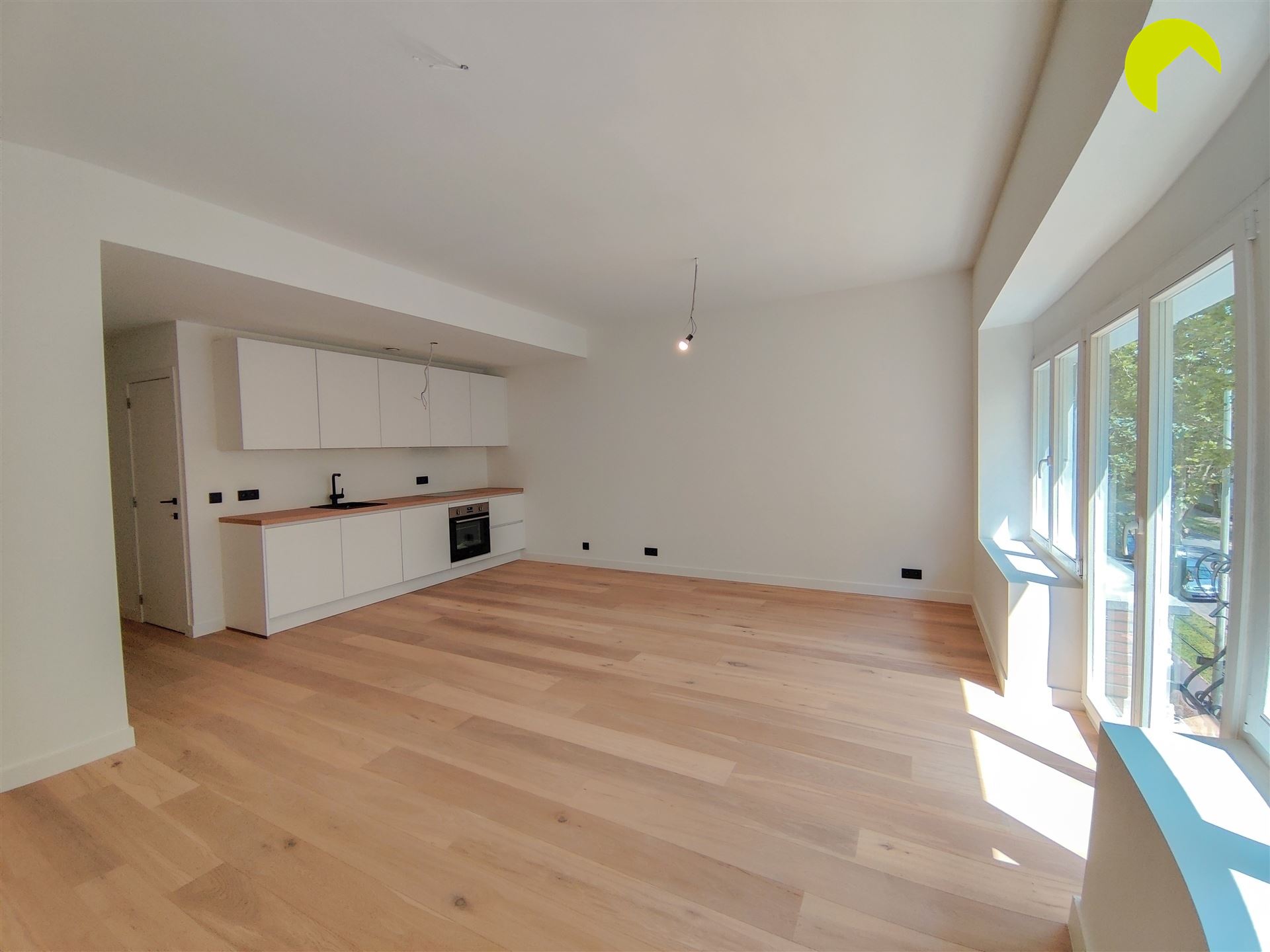 Gerenoveerd 2 SLK appartement in Berchem! - foto 4