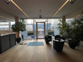Instapklare kantoorruimte met een oppervlakte van 194 m² te huur op amper 750 m van de Knokkebaan met een onmiddellijke verbinding naar het op-...