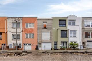 Te renoveren woning met 3 slaapkamers, garage en tuin in Deurne. Deze volledig te renoveren woning, gelegen in de Tweemontstraat 207 te Deurne, biedt...