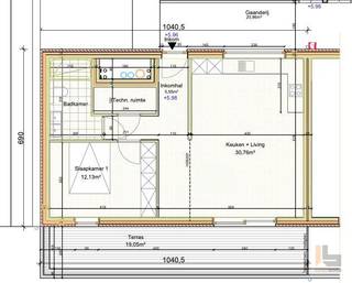 <strong>Mogelijkheid tot aankopen aan 6% BTW !!</strong>*<br /><br />Residentie 'Bella Locus' is een kleinschalig wooncomplex bestaande uit 10 betaalbare nieuwbouwappartementen (1ste fase) en is terug te vinden in het centrum van Ronse, doch omgeven door groen en rust en uitzicht op de vernieuwde "vrijheid". Dit in een tweede bouwlijn (geen straatlawaai), op de hoek van de Kruisstraat met de Libbrechtstraat. Het nieuwbouwproject is vlot bereikbaar en bevindt zich op een steenworp van winkels, scholen, openbaar vervoer, de Grote Markt, etc.<br /><br />Indeling:<br />Inkomhal, apart toilet, leefruimte met open-keuken, terras, berging, 1 slaapkamer, badkamer en een autostandplaats.<br /><br />Pluspunten:<br />+ Bijna-energieneutraal (EPC: A en E-peil: 20)<br />+ Vrije keuze afwerking (o.a. keuken, badkamer, vloeren,...) zolang het bouwproces dit toelaat<br />+ Afwerking bestaat uit duurzame materialen<br />+ Vloerverwarming via warmtepompen<br />+ Zonnepanelen<br />+ Gemeenschappelijke laadpalen voor elektrische wagens<br /><br />De eerste fase van de bouwwerken zijn reeds uitgevoerd, <strong>kom gerust vrijblijvend ons model-appartement bezoeken !!</strong><br /><strong>Contacteer IMMOBOSS</strong> via 0488 98 13 30 of jens@immoboss.be<br /><br /><em>*Onder bepaalde voorwaarden.</em>