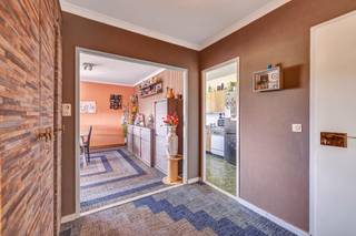 Voor meer info of bezoek, bel 02 884 23 23 - In de Voorstraat 146 te Anderlecht, bevindt zich dit lichtrijk 3-slaapkamer appartement, gelegen op...