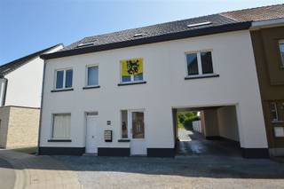 Gezellig appartementDit gezellige appartement is gelegen op de eerste en tweede verdieping in een kleinschalig gebouw.Achteraan het gebouw is de...