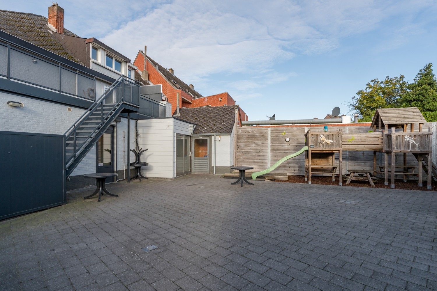 HANDELSPAND MET VERGUNDE FRITUUR, RUIME GARAGE EN APART DUPLEXAPPARTEMENT MET TERRAS - foto 4