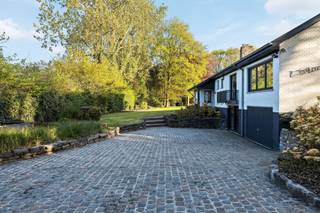 Droomvilla in Landelijke Oase. Ontdek deze instapklare villa, idyllisch gelegen in een oase van rust, omgeven door natuur en platteland gelegen in...