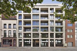 Op het levendige Eilandje in Antwerpen bevindt zich dit exclusieve penthouse kantoor van 190 m², gelegen op de hoogste verdieping van het gebouw...