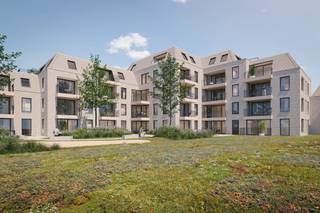 Maison West is een eigentijds woonproject in het hart van Westende. Het project omvat in totaliteit 47 units met in een eerste fase 19 appartementen die zullen gerealiseerd worden. Er wordt een mix voorzien van 1, 2 of 3-slaapkamerappartementen, gelegen in een stijlvolle residentie midden in het dorpscentrum, op korte afstand van winkels, scholen, horeca en het strand.
De appartementen, met lichtrijke leefruimtes, open keukens en ruime terrassen, variëren in grootte en bieden flexibiliteit in inrichting dankzij een ‘carte blanche’-aanpak voor afwerking en materialen. Ze stralen comfort uit, met vloerverwarming, geothermische warmtepompen (ook voor koeling) en een duurzaam ventilatiesysteem—alles met het oog op energiebewust en toekomstgericht wonen. Rond het gebouw zijn twee groene zones gecreëerd: een uitnodigend, openbaar voorplein en een serene binnentuin op het dak van de parkeergarage, met wandelpaden, zitplekken en zelfs ruimte voor een petanquepartijtje. Elk appartement geniet tuinzicht voor extra rust en privacy.
Parkeren gebeurt op het gelijkvloers met plaats voor elektrische wagens en een fietsenberging. Dit project richt zich zowel op investeerders, tweedeverblijvers als lokale bewoners die op zoek zijn naar kwalitatieve, betaalbare woonoplossingen aan de Kust. Maison West combineert de authenticiteit en rust van Westende met modern wooncomfort en duurzaamheid.
Interesse in Maison West? Neem contact op voor meer informatie via 050 70 81 74 of hello@keyimmo.be.