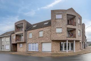 Op zoek naar een lichtrijk appartement om te bewonen of als investering?Graag bieden we je dit mooie appartement aan met twee ruime slaapkamers in...