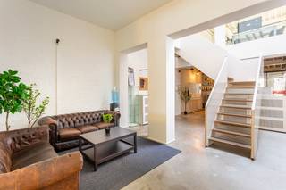 Pal op het Zuid, centraal in de gegeerde Verlatstraat, vinden we dit uitzonderlijke pand terug. De mooi gerenoveerde gevel zegt veel over de...