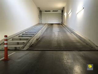 Te huur: Ondergrondse autostaanplaats te Berchem!Maandelijkse huurprijs: 120,00 euro.Ingang: toegangspoort met automatische afstandsbediening. ...