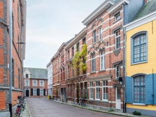 In het hart van de stad, op een uitzonderlijk rustige ligging vlak bij de Markt, bibliotheek, vesten, scholen en winkels, bevindt zich deze...