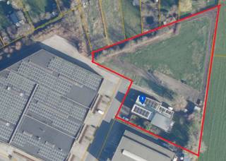 Kantoor van ca. 625 m² op ca. 5.363 m² nabij de op-en afrit Roeselare-Tielt van de E403.Algemeen:- veel lichtinval- ventilatie (2020-2021)-...