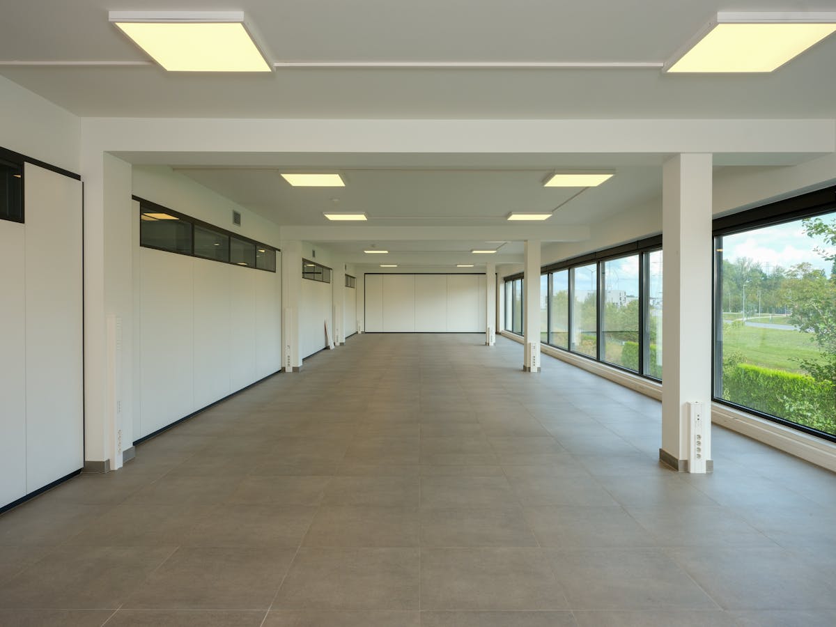 Uitstekend gelegen kantoren (187 m²-874 m²) te huur in Eeklo - foto 4