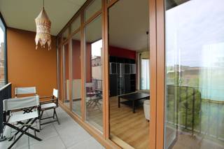 Appartement duplex ensoleillé d'environ 100 m² avec hauts plafonds, situé au deuxième étage (ascenseur présent) de la Résidence Arboretum, avec...