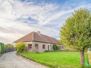 Deze te renoveren bungalow in het hart van Merelbeke ligt op een perceel van 1032 m² en biedt een bruikbare vloeroppervlakte van 141 m² (zonder...