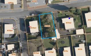 Bouwgrond voor open bebouwing in woongebied met landelijk karakter op een perceel van 4a93ca. Gelegen in een zeer rustige en familiale woonwijk...