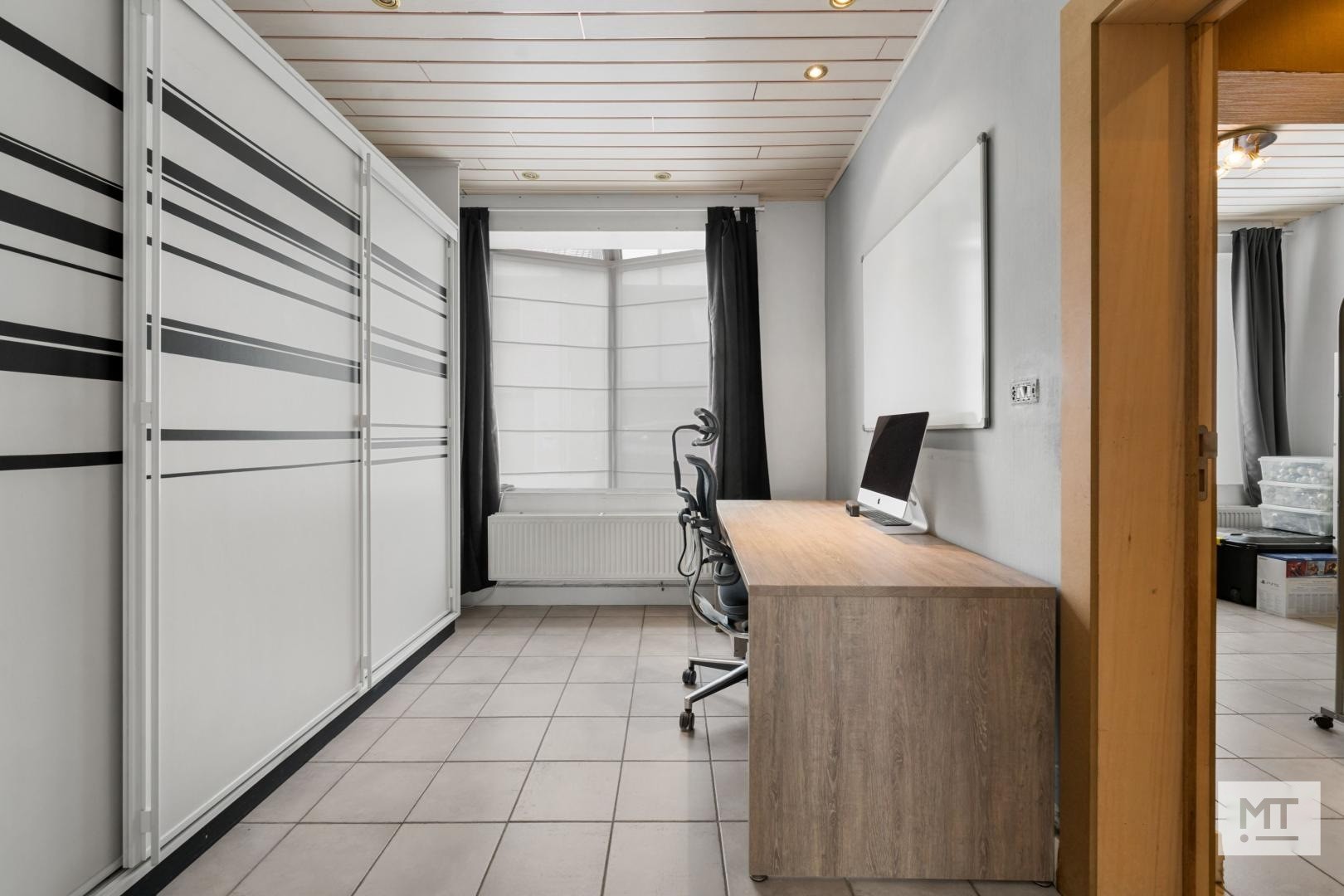 Bijzonder ruime woning met opslagruimte, dubbele garage en uitweg in centrum Langemark - foto 5