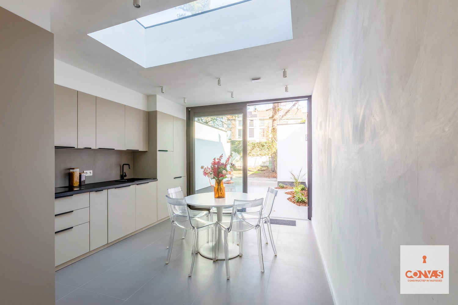 Gerenoveerde gezinswoning met 3 slaapkamers en tuin - foto 4