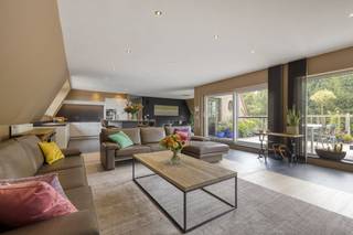 Ce loft en duplex situé dans la résidence « Stoommaalderij » a une surface habitable de 192 m² (hors terrasse !) et une finition de haute...