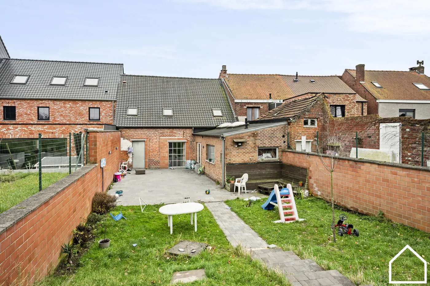 APPARTEMENT MET 2 RUIME SLPKS, GUNSTIG EPC EN RUIME TUIN MET TERRAS - foto 5