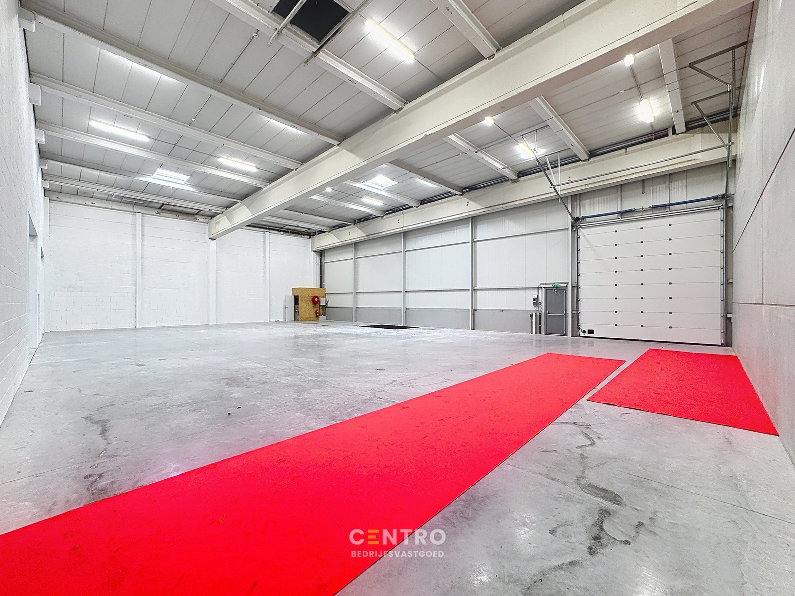 NB KMO-UNIT (410.82m²) te koop met 4 private parkeerplaatsen voor de deur, elektrische sectionaalpoort en sanitair blok op industriezone "Herdersbrug" te 8000 Brugge - photo 4