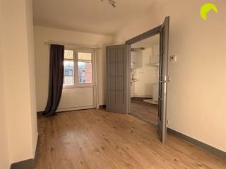 Gezellig appartement in een rustige straat, nabij openbaar vervoer! Indeling:We nemen de trap naar de tweede verdieping, hier betreden we het...