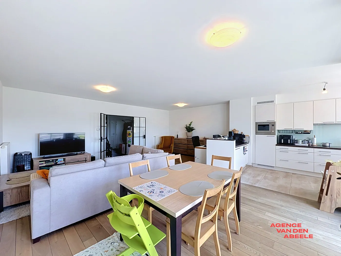 Ruim appartement met 2 slaapkamers en garage - foto 4