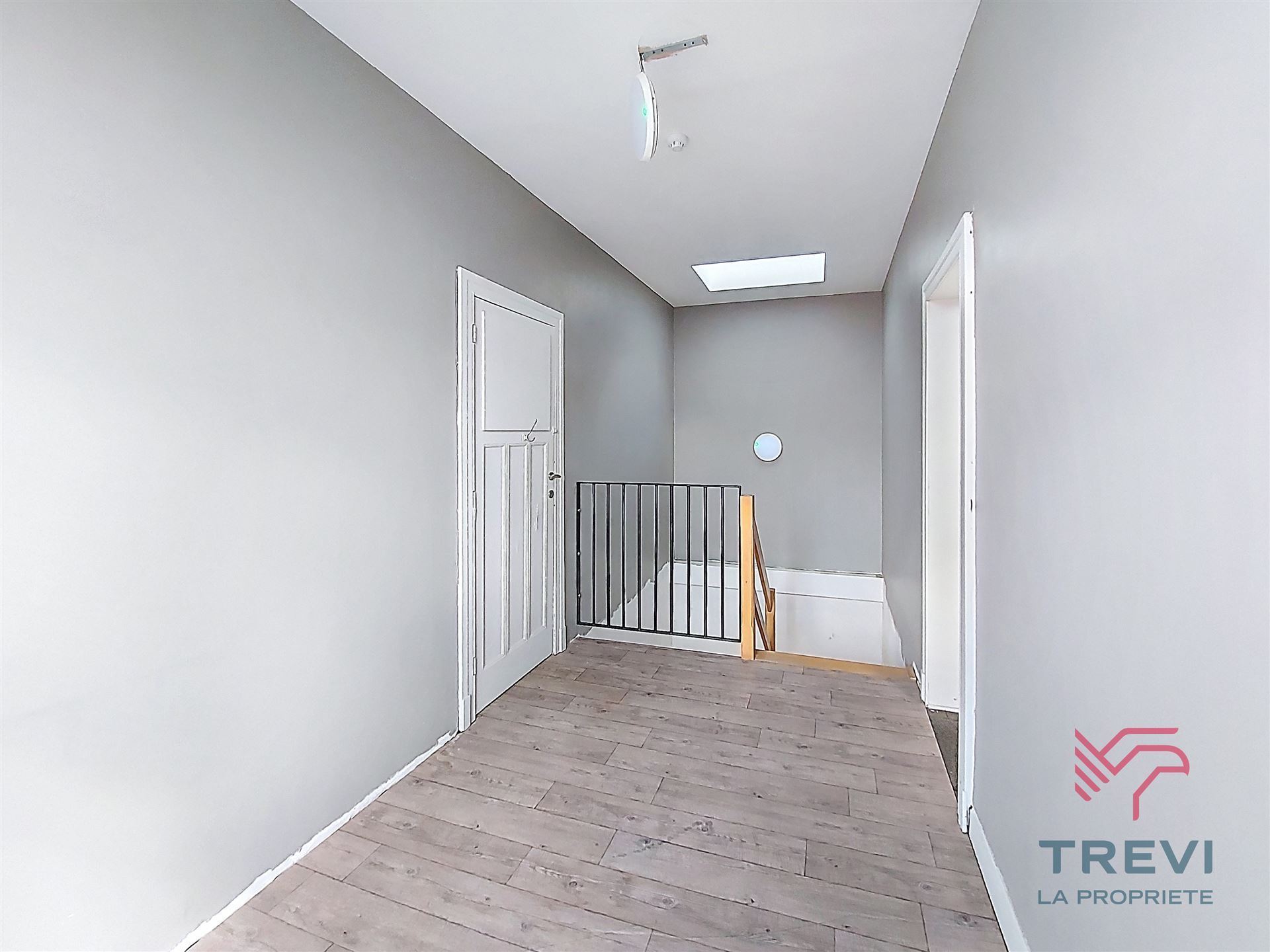 Commercial for sale in Charleroi with 8 bedrooms - photo 4