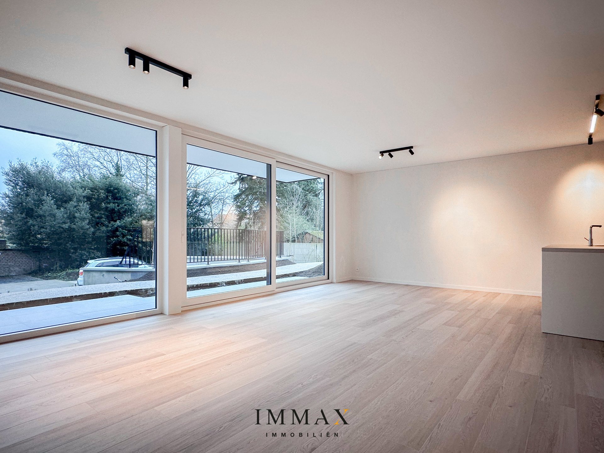 Gelijkvloers twee slaapkamer appartement - foto 3