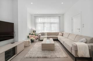 Zeer verzorgde, lichtrijke woning met 4 slaapkamers en 2badkamers op een Topligging te Halle.