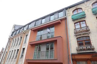 Wenst u te wonen aan de Markt van Poperinge? Dit in een tweeslaapkamer appartement met terras? Dit is mogelijk, wij bieden u met veel trots...