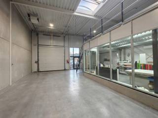 Flexible Warehouse for Rent in Melsbroek Kalkoven 53 Ideal storage space with flexible rental options. You can rent the entire shed or share part of...