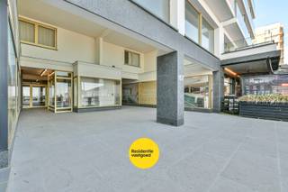 Goed gelegen handelspand met visibiliteit vanop de Zeedijk te Blankenberge! Centraal gelegen in de befaamde winkelgalerij 'Excelsior' rondom tal...
