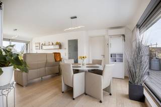 Penthouse situé dans le centre de Poperinge, équipé de tout le confort moderne. L'appartement a été rénové en 2020 et dispose de la climatisation,...