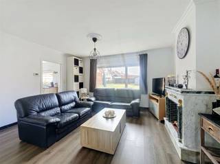 <p>Welcome to 8 Goedendagstraat in Harelbeke, a exceptionally well-maintained semi-detached home that immediately exudes a sense of comfort and care. This home has been very well maintained over the years and combines a practical layout with spacious outdoor areas, a garage, and energy-efficient features.</p><p>The home features 3 bedrooms and offers a pleasant living space for those looking for a move-in-ready home in a great location. Thanks to its well-maintained condition, you can move in without any major renovations and immediately enjoy the comfort of your new home. The home also boasts a favorable EPC rating of B, which is a significant advantage today for both owner-occupiers and investors.</p><p>An added bonus is the garage with an electric door, ideal for safely parking your car or bicycles, or as additional storage space. The property also excels on the outside: at the rear is a spacious, fully fenced-in garden where you can fully enjoy peace, privacy, and outdoor space. The garden offers plenty of possibilities for families, gardening enthusiasts, or anyone who enjoys spending time outdoors.</p><p>The location in Harelbeke is also a major asset. Here, you’ll live in a pleasant residential neighborhood with easy access to daily amenities, schools, shops, and major roads. In short, Goedendagstraat 8 is a move-in-ready, energy-efficient, and exceptionally well-maintained home with 3 bedrooms, a garage, and a spacious garden. An ideal choice for anyone looking to live comfortably in a prime location in Harelbeke.</p><p>For more information or to schedule a visit, email info@property-vastgoed.be or call 056 96 08 00.</p>
