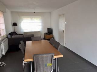 Ruime gezinswoning met 4 slaapkamers, 2 badkamers, tuin en garagebox in het centrum van Schilde.  Verzorgde en energiezuinige half open bebouwing...