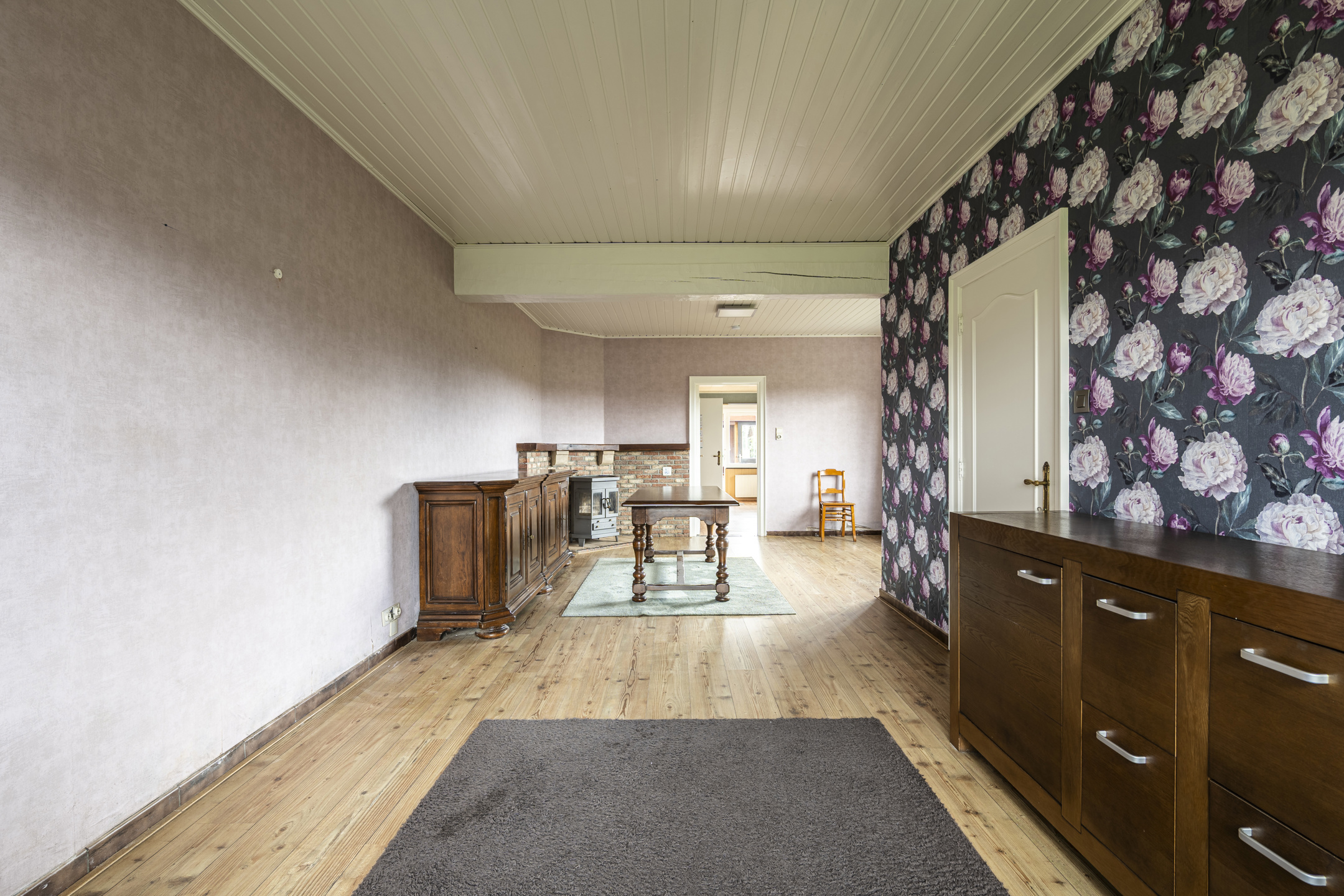  Half open woning met garage/bijgebouw op 610 m² grond. - foto 3