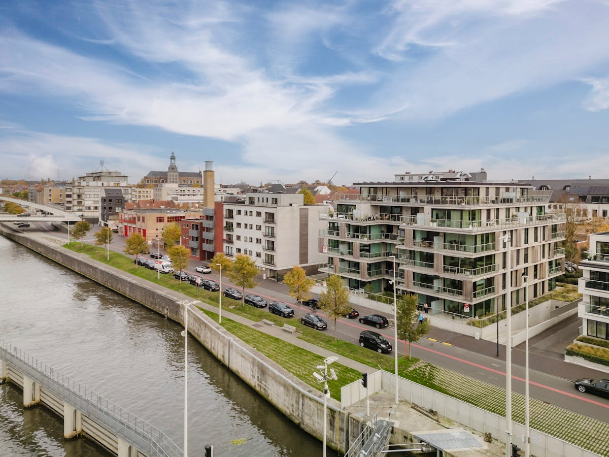 Een ideale parkeerplaats voor uw eigen wagen of als investering om te verhuren. Bestuursmaatregelen in het maatregelenregister: nee