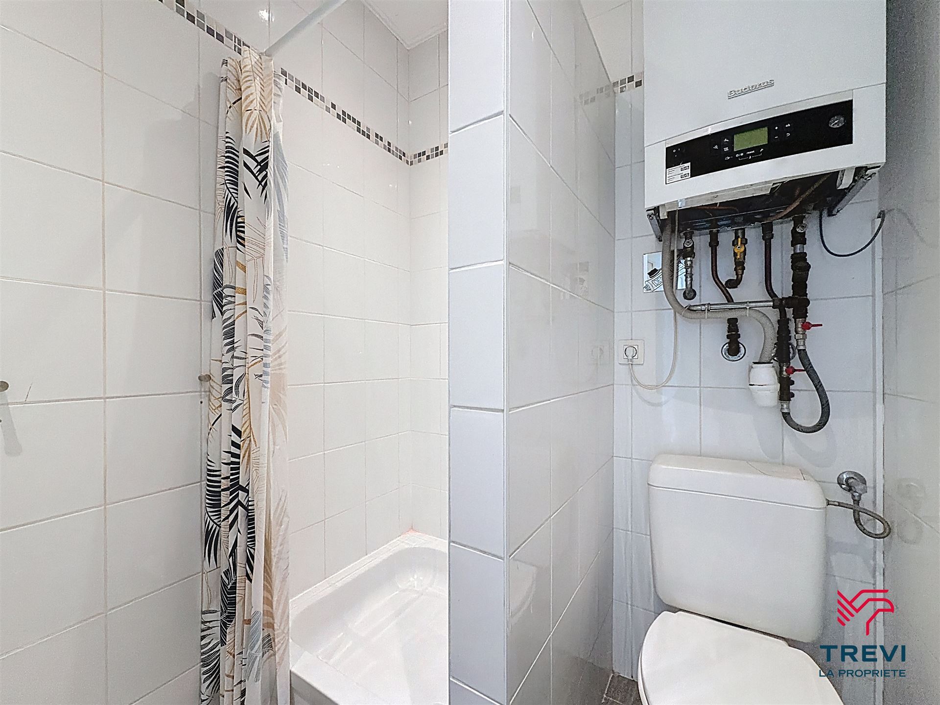 Appartement te huur in Charleroi met 1 slaapkamer - foto 3