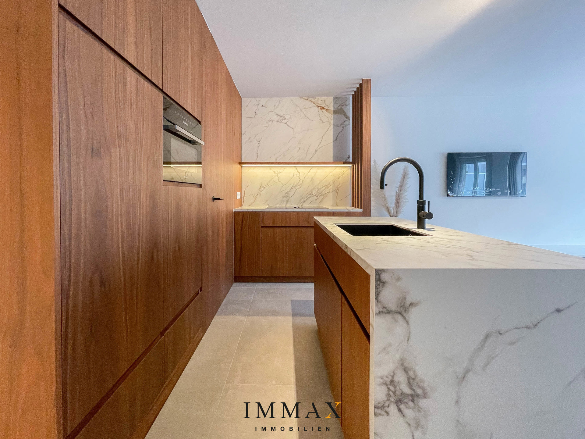 Luxueus gerenoveerd, zijdelings zeezicht appartement - foto 4