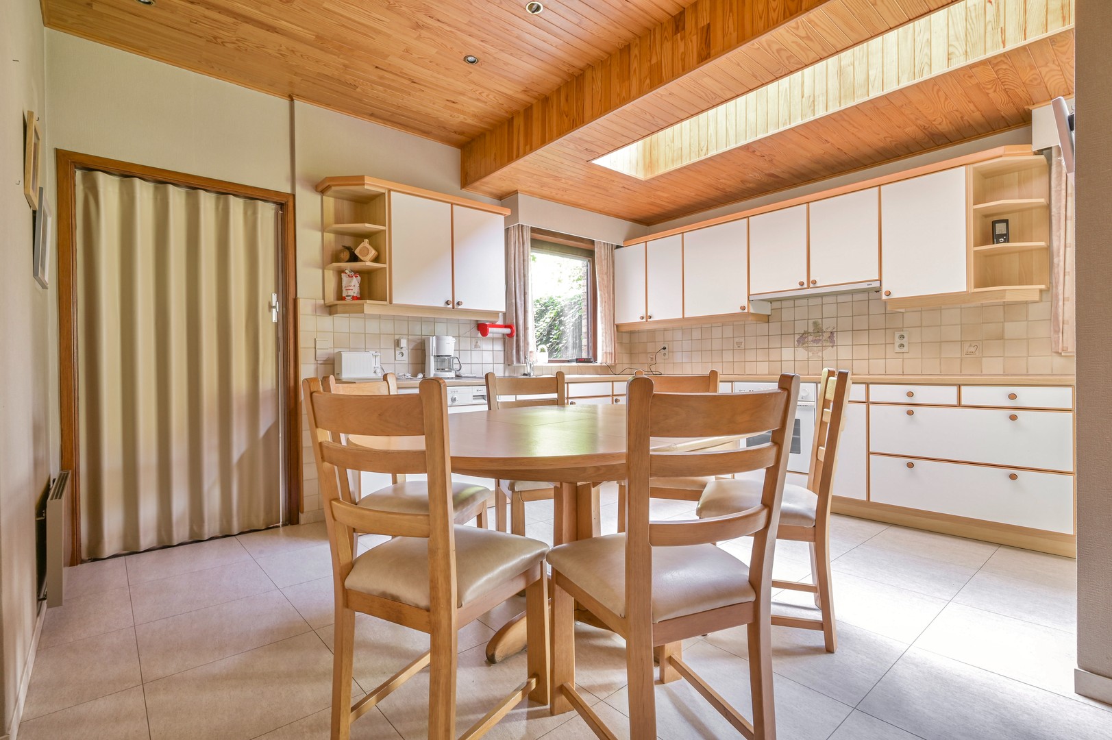 Ruime gemeubelde woning met 6 slaapkamers - foto 4
