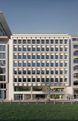 Solstice is een state of the art renovatie van één van de markante kantoorgebouwen aan de exclusieve Louizalaan. Het bevindt zich in één van de beste microlocaties aan de Louizalaan, vlakbij het justitiepaleis, winkelvoorzieningen en het Kasteleinsplein. Dit is ongetwijfeld één van de beste adressen voor kantoren in Brussel met veel prestigieuze advocatenkantoren en consultancy bedrijven. Het gebouw ondergaat momenteel een grondige renovatie om kantoren van topkwaliteit te leveren met een uniek concept voor de Brusselse markt: een binnentuin toegankelijk voor alle huurders die natuurlijk licht in het gebouw brengt.<br /><br />Oppervlakte: 607 m².<br />Archieven beschikbaar: 170 €/m²/jaar<br />Parking binnen beschikbaar: 2.000 €/plaats/jaar<br />Beschikbaar vanaf Q2 2024.<br />Excl. belastingen en heffingen