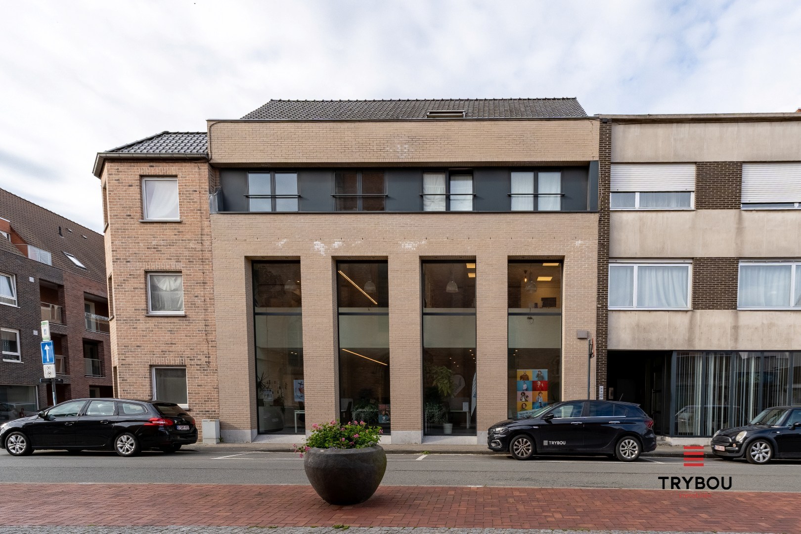 Uitzonderlijk ruime industriële duplex met ruim terras in centrum Roeselare - foto 1