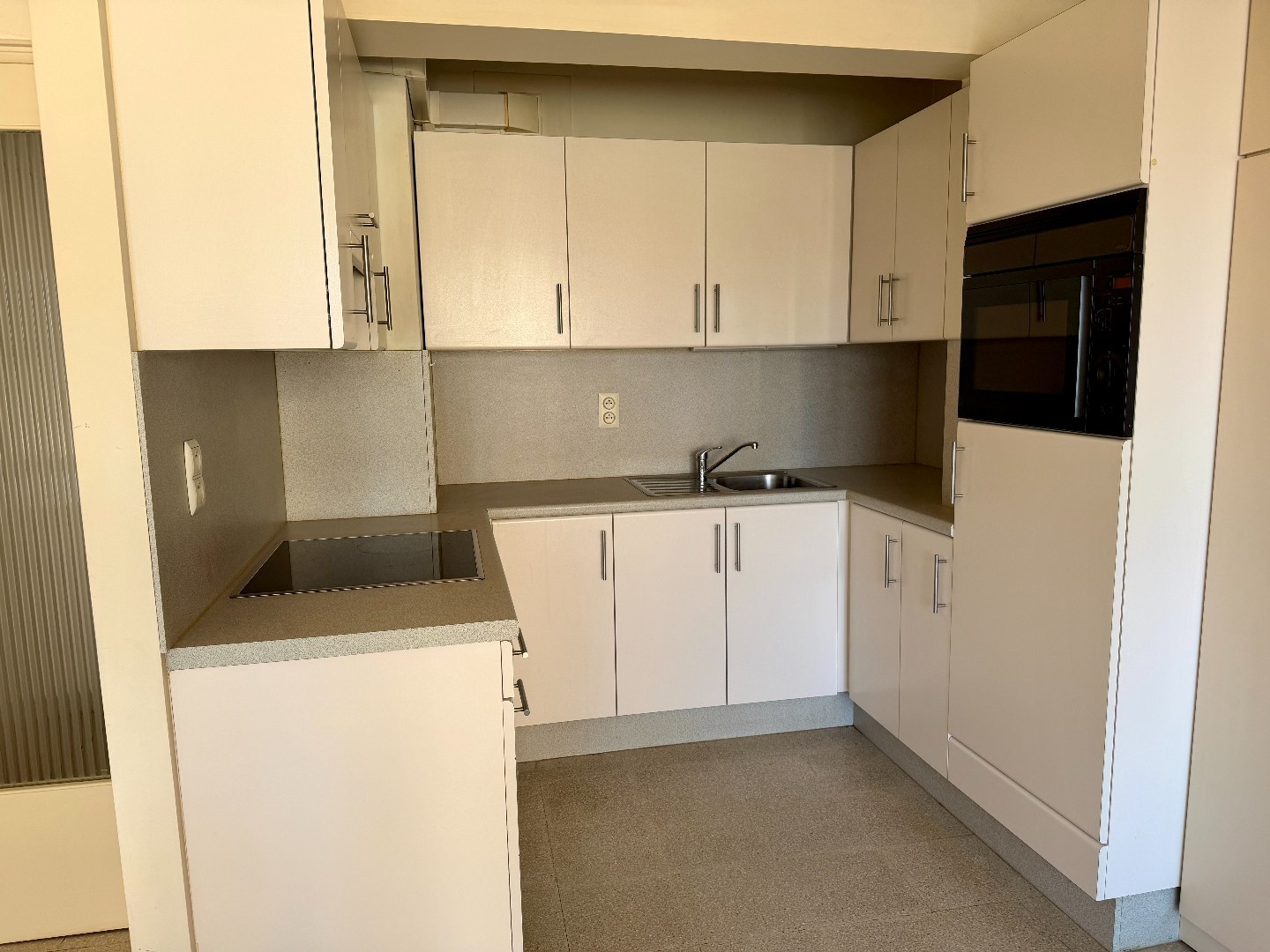 Cozy 1 bedroom apartment with partial sea view - photo 5