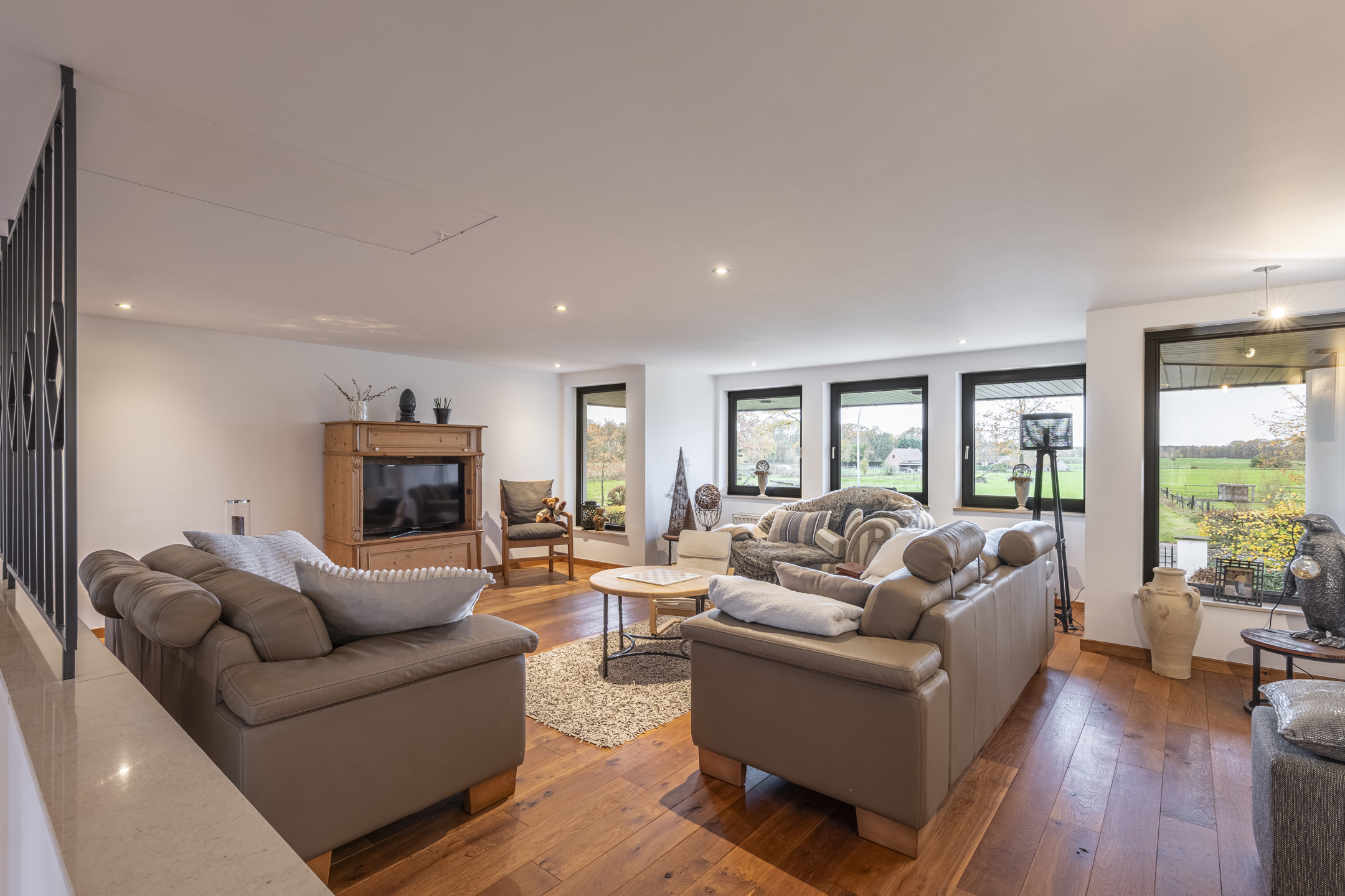 Charmant open bebouwing met panoramisch zicht en grote tuin - foto 4